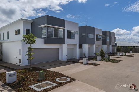 Property photo of 1/37 Azure Way Hope Island QLD 4212