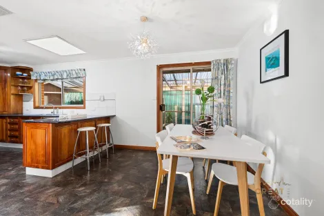 Property photo of 24 Leighton Crescent Deer Park VIC 3023