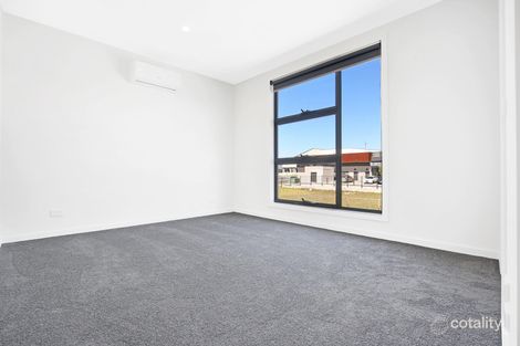 Property photo of 33 Glisten Way Craigieburn VIC 3064