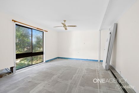 Property photo of 26 Yeovil Drive Bomaderry NSW 2541