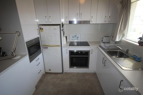 2/2 Goonawarra Dr, Mooloolaba, QLD 4557