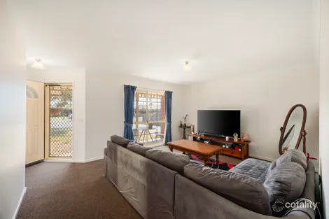 Property photo of 13 Cowper Crescent Sunbury VIC 3429
