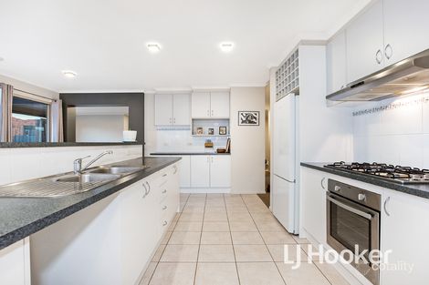 Property photo of 31 Bundoran Avenue Cranbourne VIC 3977