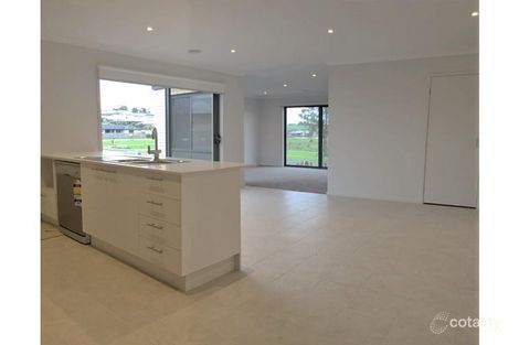 Property photo of 14 Nickell Court Drouin VIC 3818