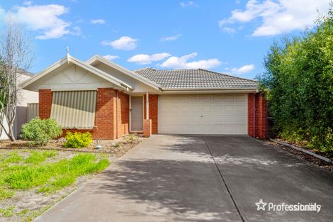 Property photo of 7 Ordsall Close Caroline Springs VIC 3023