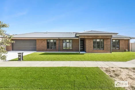 13 Torrens Rd, Leneva, VIC 3691