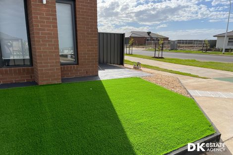 Property photo of 2 Bistre Road Tarneit VIC 3029