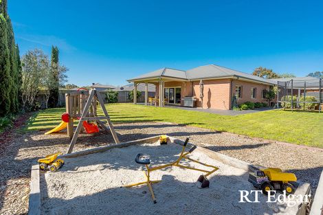 Property photo of 18 Pearce Court Gisborne VIC 3437