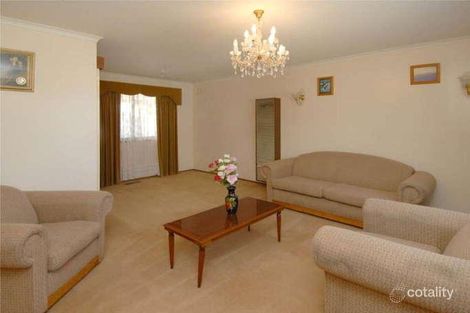 Property photo of 10 The Circuit Gladstone Park VIC 3043