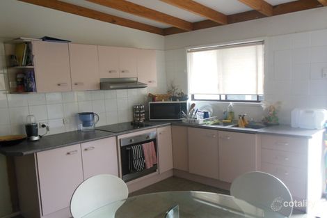 Property photo of 32 Bayside Drive Beachmere QLD 4510