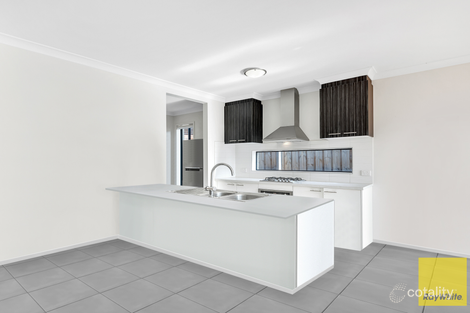 Property photo of 5 Melogold Crescent Tarneit VIC 3029