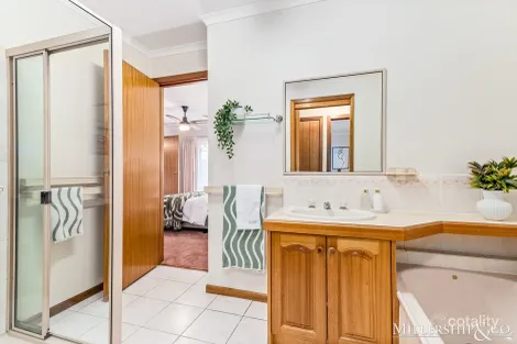 Property photo of 6 Allwyn Crescent Mill Park VIC 3082