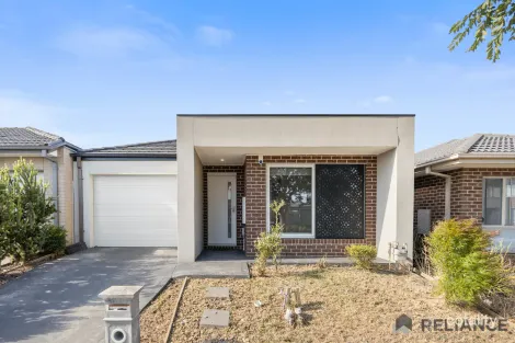 33 Yarcombe Cres, Craigieburn, VIC 3064