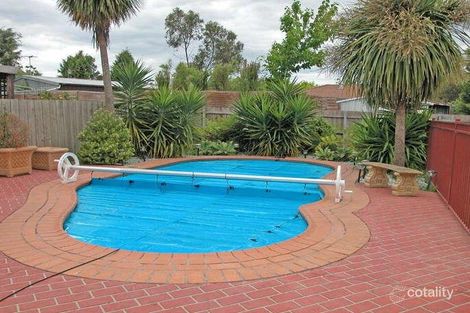 Property photo of 3 Cheshunt Court Cranbourne North VIC 3977