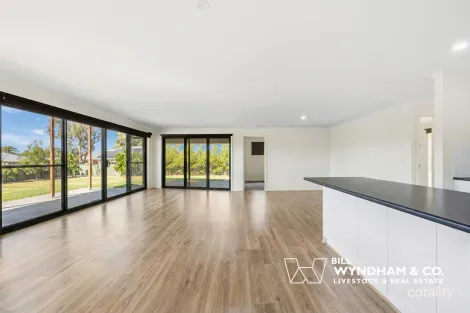 Property photo of 57 Koraleigh View Nicholson VIC 3882