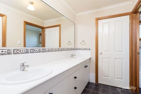 Property photo of 6 Rosamel Lane Manildra NSW 2865