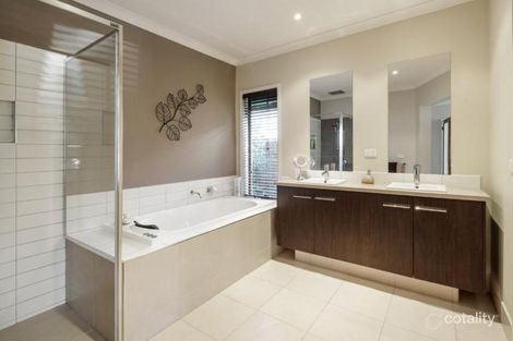 Property photo of 5 Glass Crescent Doreen VIC 3754