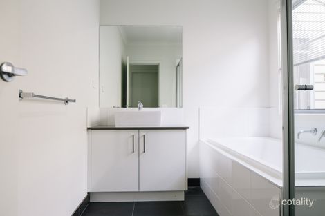 Property photo of 13 Denistoun Crescent Cranbourne VIC 3977