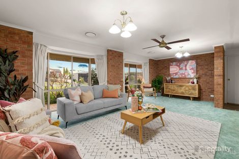 Property photo of 8 Avebury Drive Berwick VIC 3806