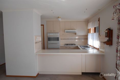 Property photo of 2 Mirrabook Court Berwick VIC 3806