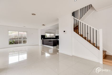 Property photo of 11/6-8 Innes Court Berwick VIC 3806