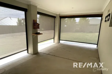 Property photo of 3 Clunies Ross Crescent Lloyd NSW 2650