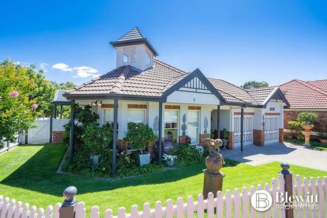 8 Rosewood Glen, Jerrabomberra, NSW 2619