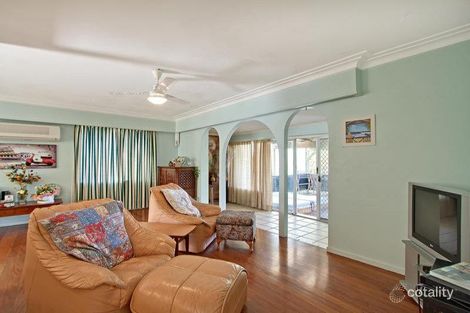 Property photo of 17 Ashbourne Terrace Biggera Waters QLD 4216