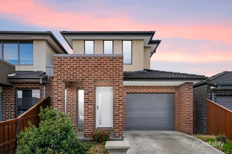 Property photo of 2/8 Jardine Drive Fraser Rise VIC 3336