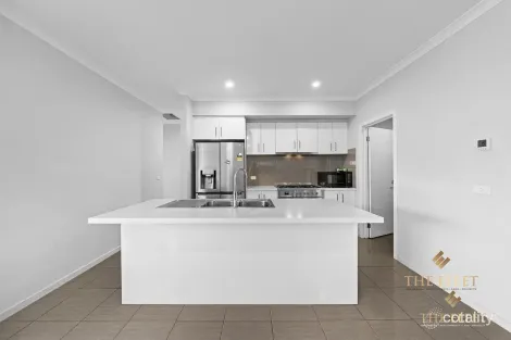 Property photo of 21 Mulgra View Tarneit VIC 3029