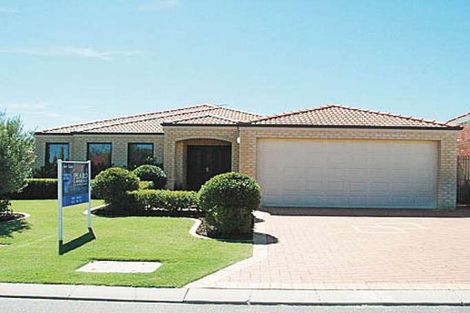 33 Camelot Gr, Carramar, WA 6031