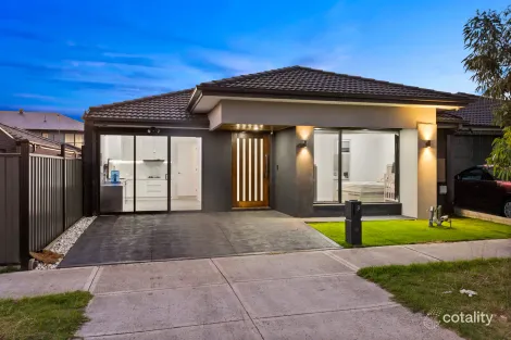 Property photo of 3 Adansonia Circuit Mickleham VIC 3064