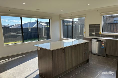 Property photo of 9 Burnden Close Berwick VIC 3806