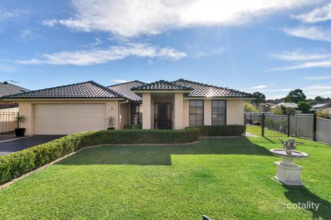 5 Cedar Wattle Cl, Aberglasslyn, NSW 2320
