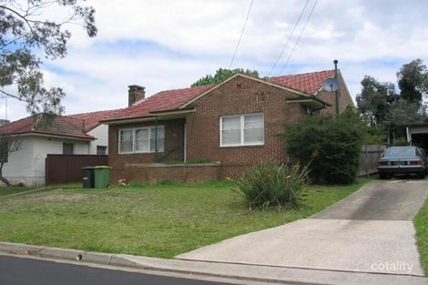 4 Gowrie Cres, Westmead, NSW 2145