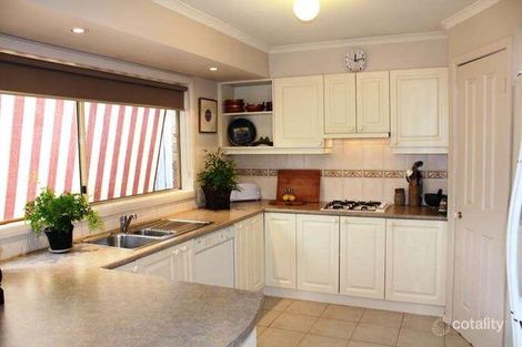 Property photo of 8 Mayfair Court Chirnside Park VIC 3116