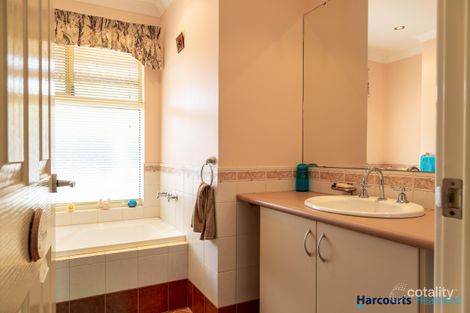 Property photo of 39 Robinia Way Kangaroo Gully WA 6255