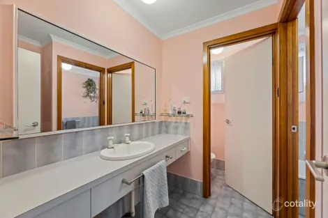 Property photo of 96 Kensington Way Burton SA 5110