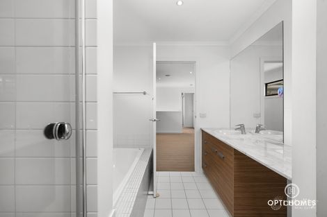 Property photo of 11 Ringtail Circuit Maidstone VIC 3012