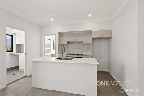 Property photo of 31 Mapleton Terrace Stream Hill NSW 2526