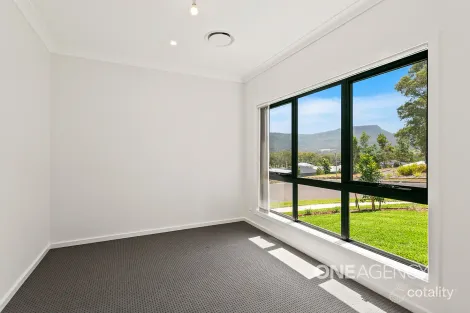 Property photo of 31 Mapleton Terrace Stream Hill NSW 2526