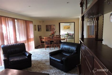 Property photo of 19 Sutherland Court Endeavour Hills VIC 3802