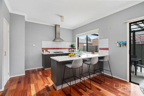 Property photo of 18 Cheltenham Close Craigieburn VIC 3064