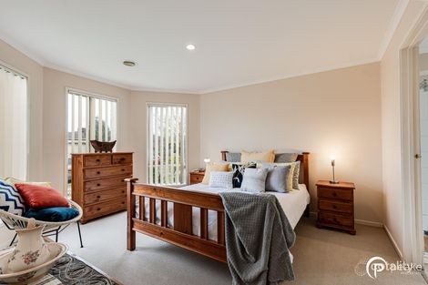 Property photo of 18 Gillian Place Pakenham VIC 3810