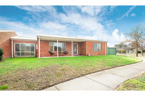 Property photo of 11 Oakmont Circuit West Wodonga VIC 3690