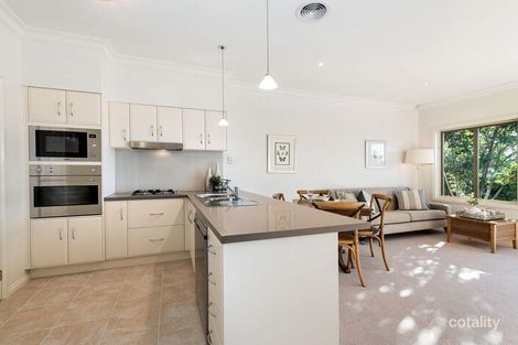 Property photo of 10 Tollora Walk Doncaster VIC 3108