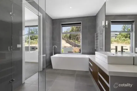 Property photo of 13 Bella Vista Close Macleod VIC 3085