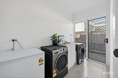 Property photo of 6 Dune Parade Bushland Beach QLD 4818