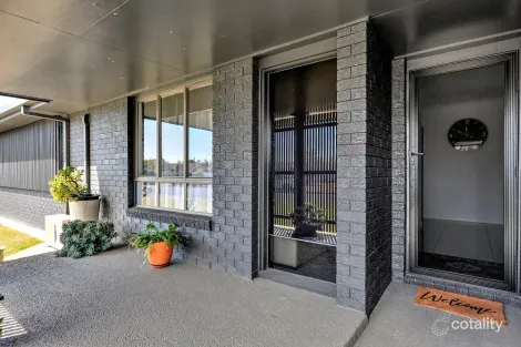 Property photo of 9 See Crescent Avenell Heights QLD 4670