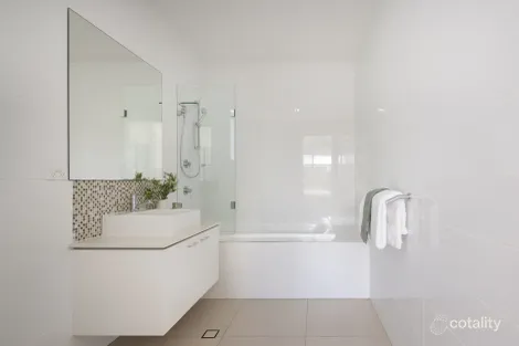 Property photo of 11/341 Macarthur Avenue Hamilton QLD 4007